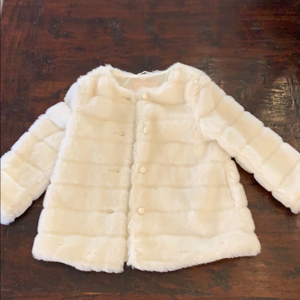 Like new !! Size 2T off white faux fur jacket